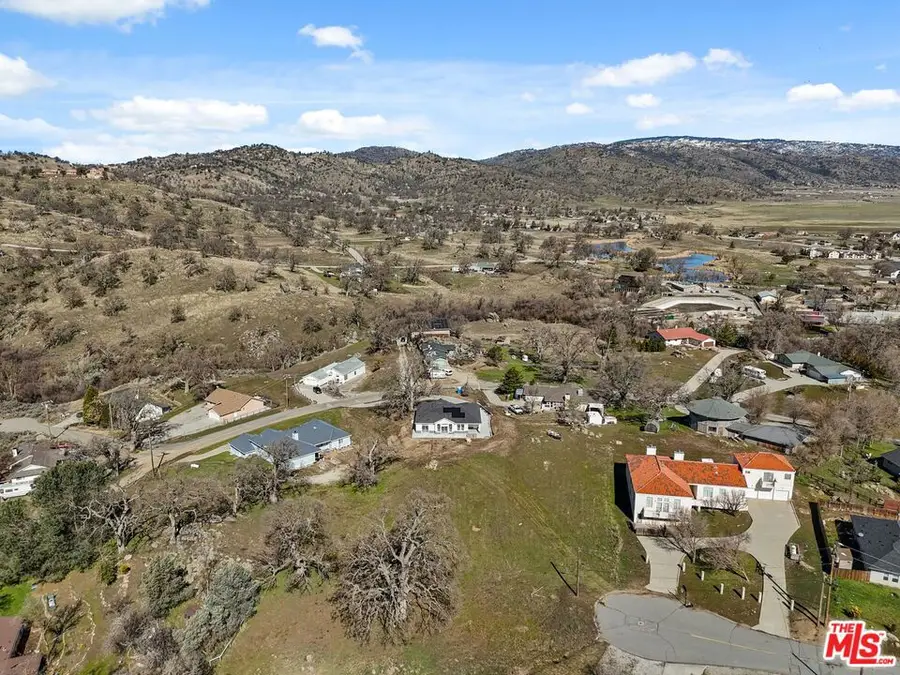 28701 Delaware Drive, Tehachapi, CA 93561 - #3