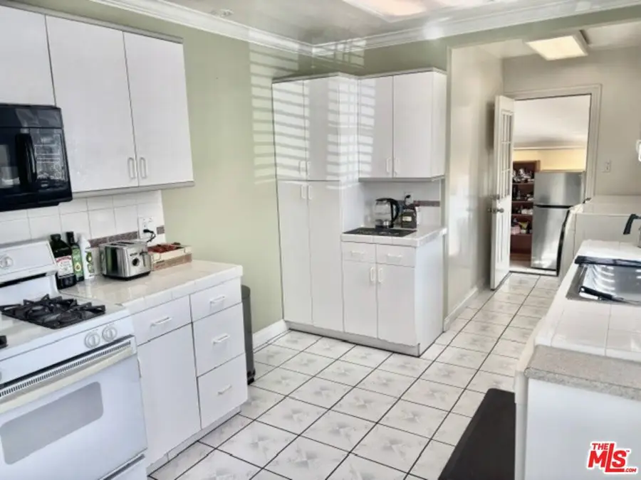 5864 Bucknell Avenue, Valley Village, CA 91607 - #3