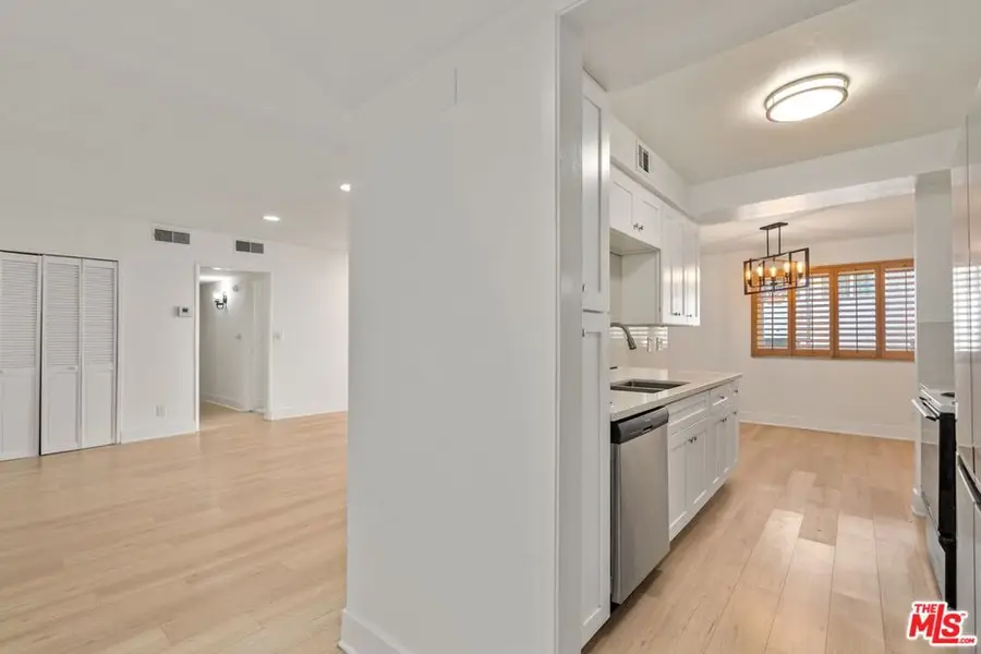 1262 S Barrington Avenue #204, Los Angeles, CA 90025 - #3