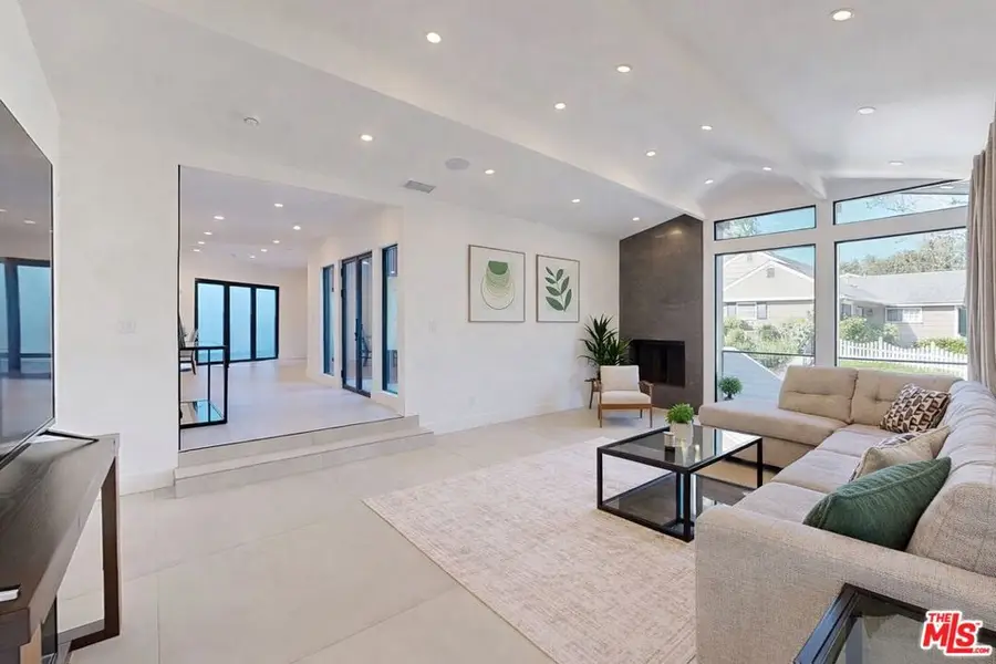 3873 Royal Woods Drive, Sherman Oaks, CA 91403 - #3