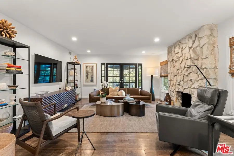 5117 Lubao Avenue, Woodland Hills, CA 91364 - #2