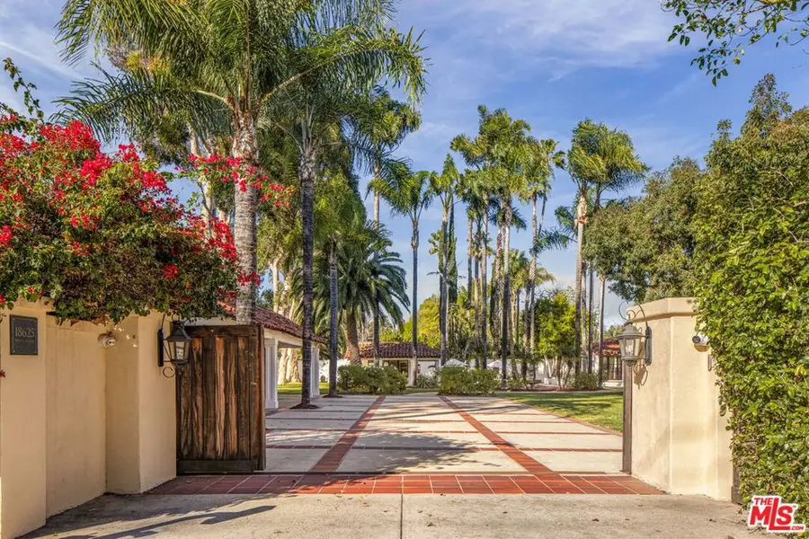 18625 Wells Drive, Tarzana, CA 91356 - #2