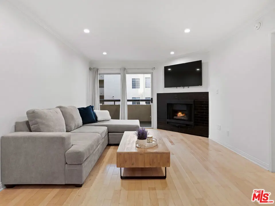 21520 Burbank Boulevard #112, Woodland Hills, CA 91367 - #1