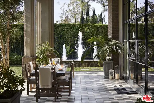 107 Delfern Drive, Los Angeles, CA 90077