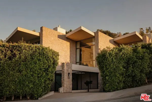 9233 Swallow Drive, West Hollywood, CA 90069