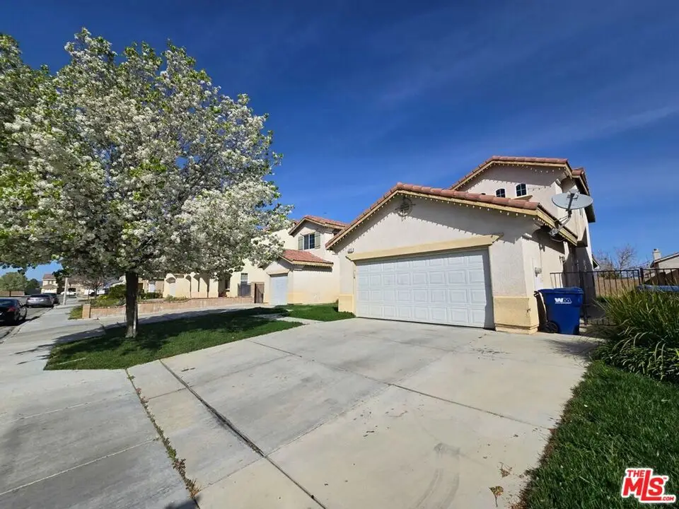 3273 W Avenue J10, Lancaster, CA 93536 - #1