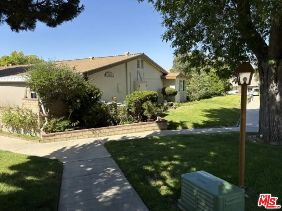 26833 Avenue Of The Oaks #A, Newhall, CA 91321 - #3