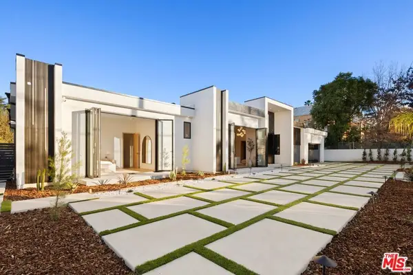 5200 Oakdale Avenue, Woodland Hills, CA 91364