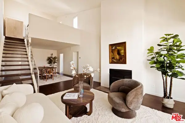 725 S Barrington Avenue #301, Los Angeles, CA 90049