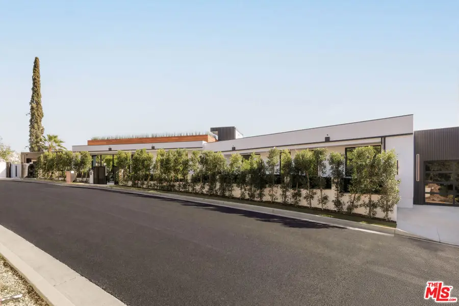 15834 High Knoll Road, Encino, CA 91436 - #2