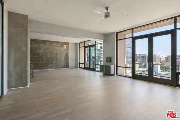1111 S Grand Avenue #1211, Los Angeles, CA 90015