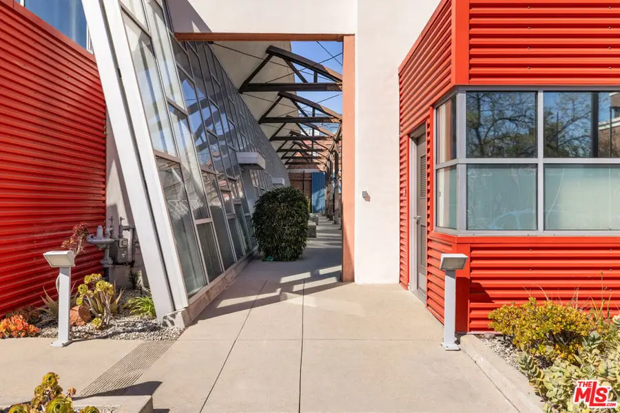 130 S Hewitt Street #25, Los Angeles, CA 90012 - #2