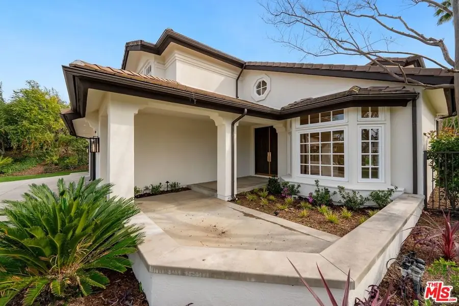 18500 Saint Moritz Drive, Tarzana, CA 91356 - #2