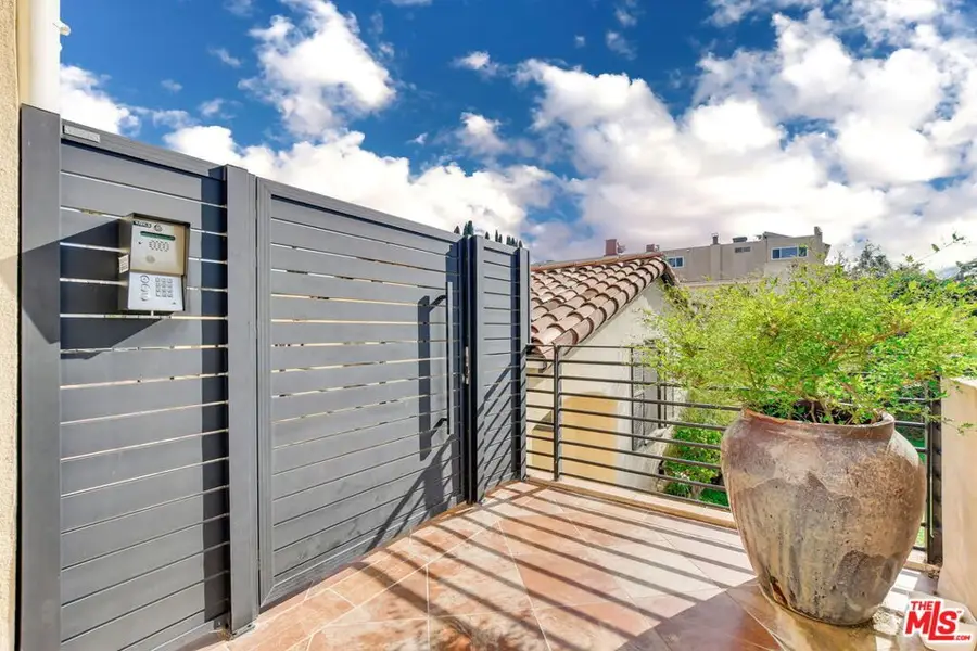 918 S Wooster Street #1, Los Angeles, CA 90035 - #2