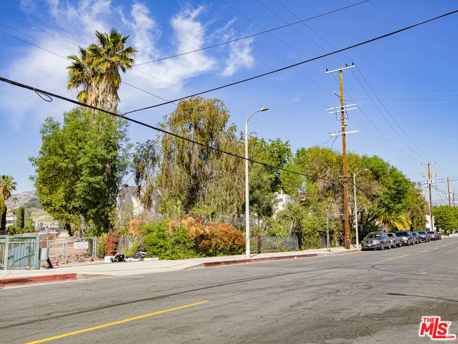 9015 Owensmouth Avenue, Canoga Park, CA 91304 - #3