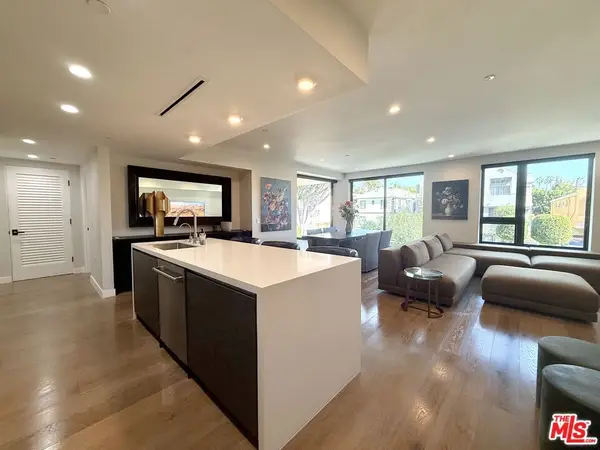 1017 N Croft Avenue #201, Los Angeles, CA 90069