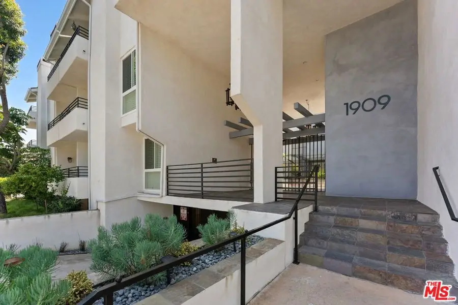 1909 Pelham Avenue #111, Los Angeles, CA 90025 - #3