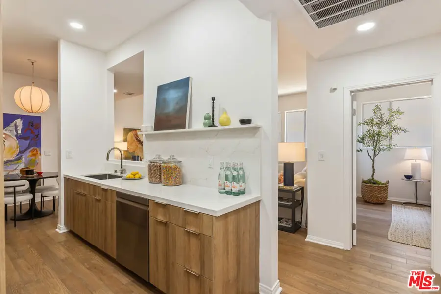 511 San Vicente Boulevard #106, Santa Monica, CA 90402 - #3