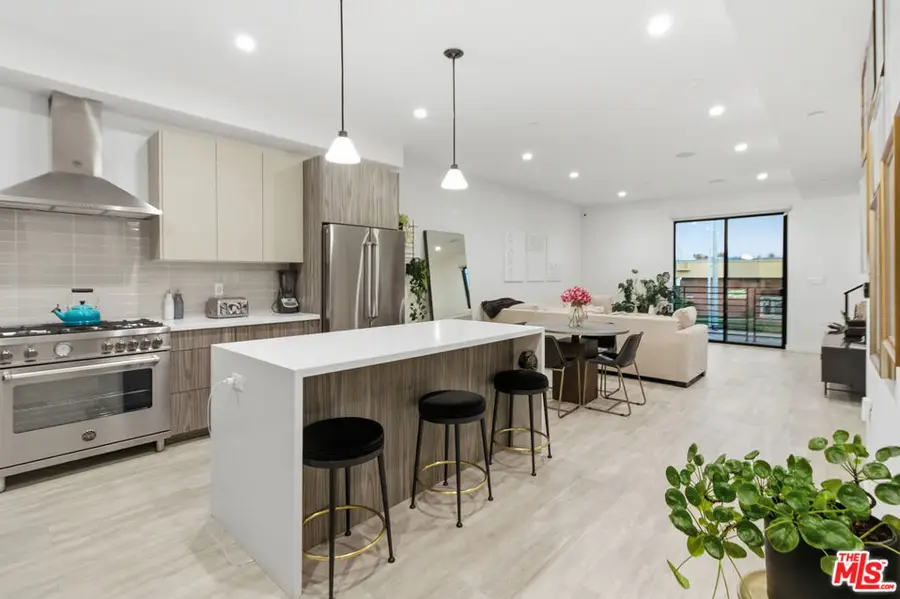 6707 N Sepulveda Boulevard, Van Nuys, CA 91411 - #2