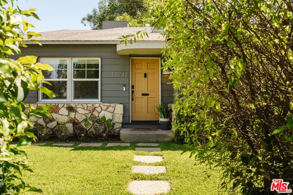 13932 Hamlin Street, Valley Glen, CA 91401