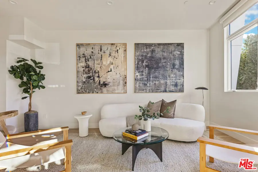 3222 S Barrington Avenue, Los Angeles, CA 90066 - #2