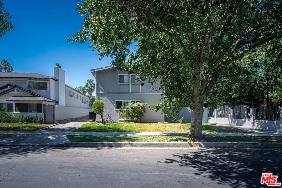 8357 Amigo Avenue, Northridge, CA 91324 - #2