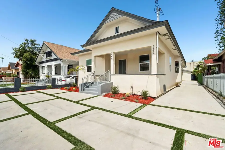 227 W 41st Street, Los Angeles, CA 90037 - #2