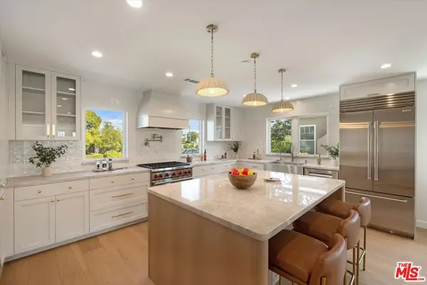 8127 Vicksburg Avenue, Los Angeles, CA 90045