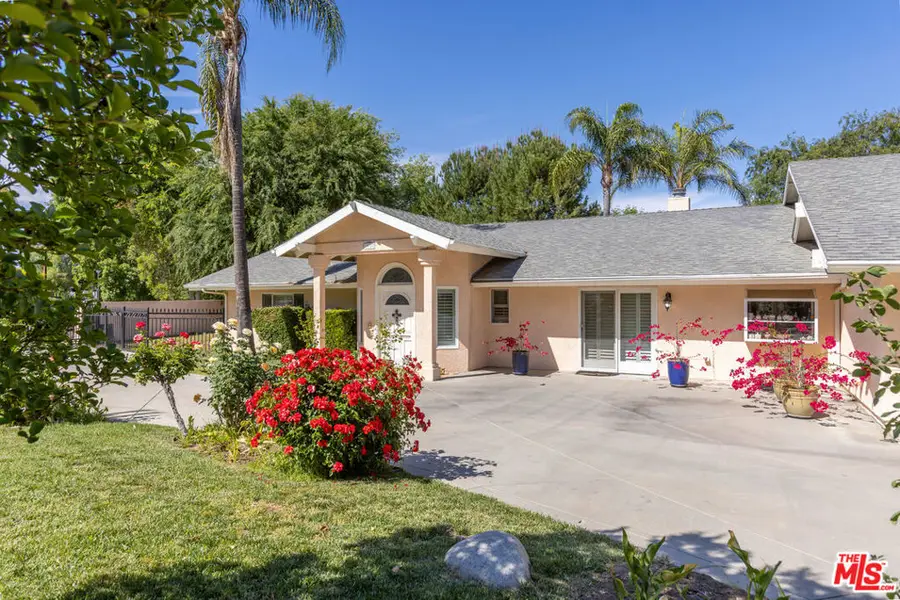 19717 Wells Drive, Woodland Hills, CA 91364 - #2