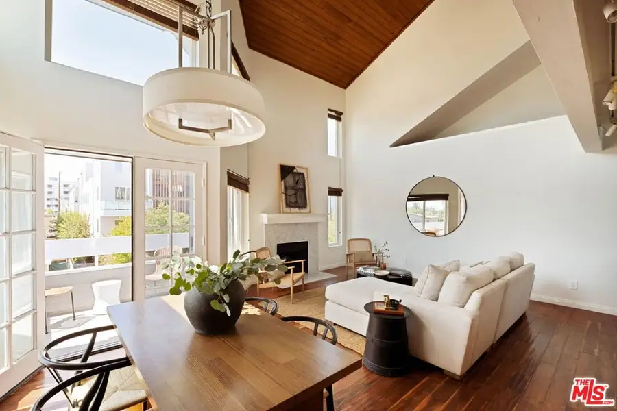 11938 Courtleigh Drive #8, Los Angeles, CA 90066 - #2