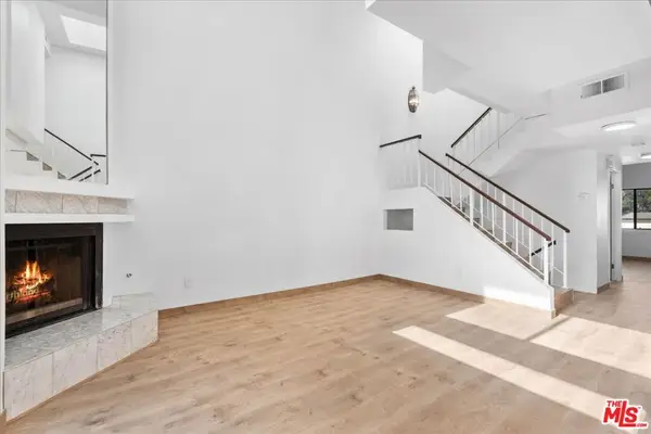 6323 Reseda Boulevard #6, Tarzana, CA 91335