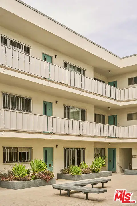 4343 Finley Avenue #4, Los Angeles, CA 90027 - #2