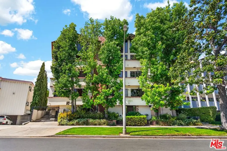 831 S Gretna Green Way #103, Los Angeles, CA 90049 - #3