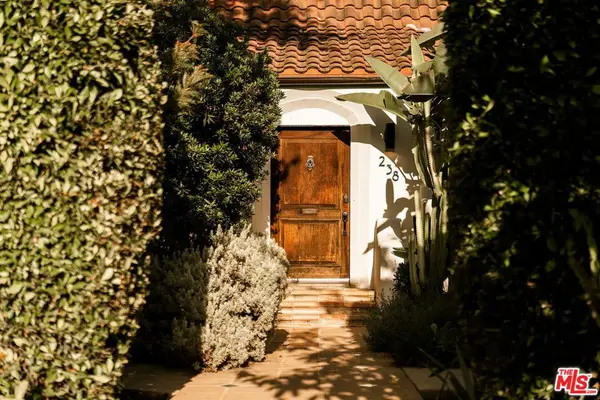 238 N Gower Street, Los Angeles, CA 90004