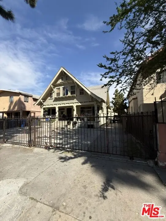 1013 E 28th Street, Los Angeles, CA 90011