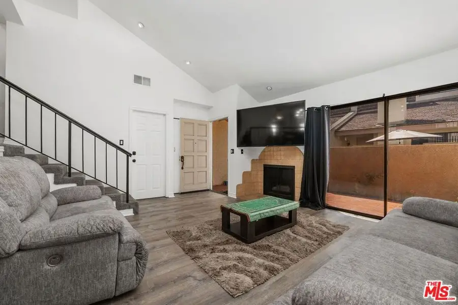 18415 Collins Street #F, Tarzana, CA 91356 - #3