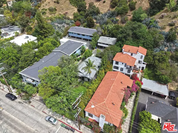 2592 N Beachwood Drive, Los Angeles, CA 90068