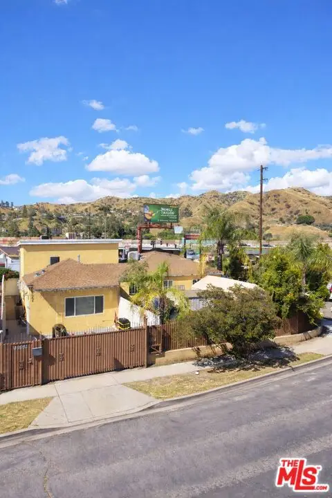 7703 N Hollywood Way, Burbank, CA 91505 - #1