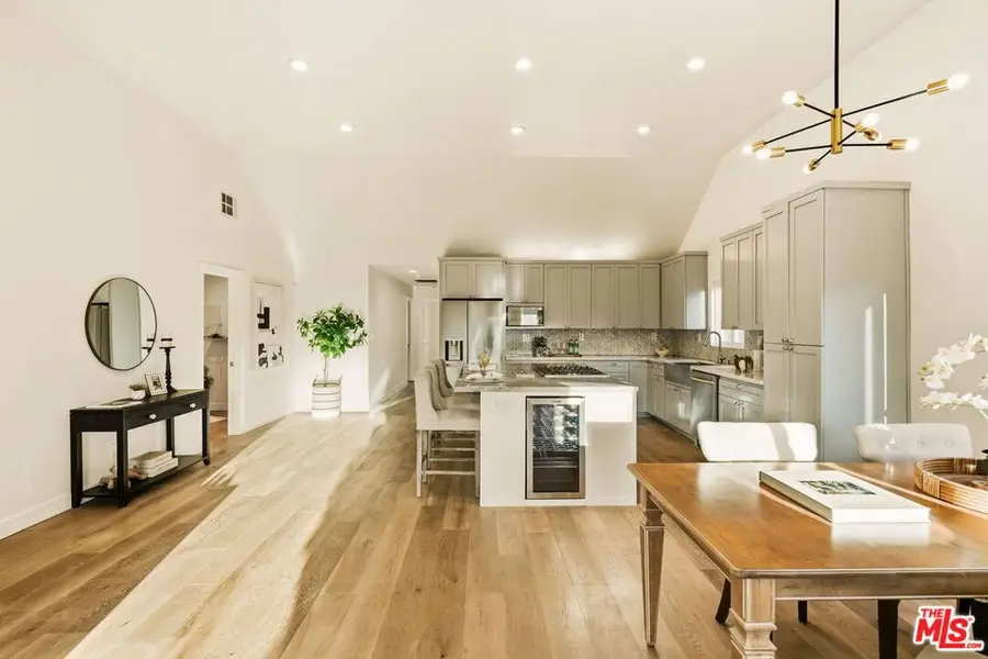 1026 S Windsor Boulevard, Los Angeles, CA 90019 - #2