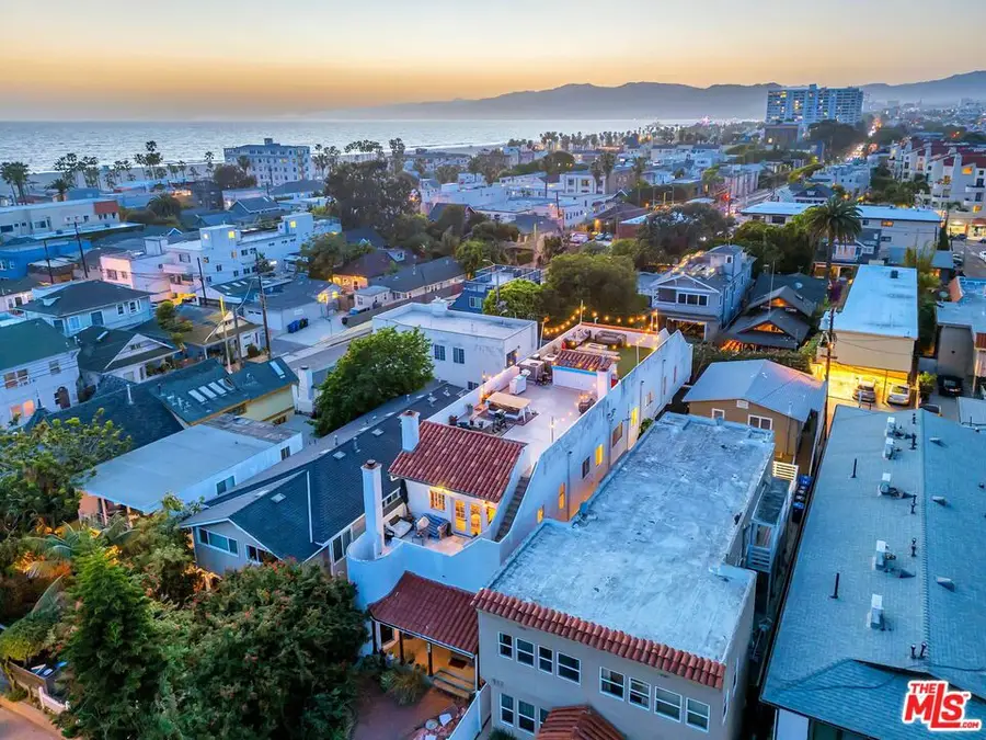 111 Paloma Avenue, Venice, CA 90291 - #2