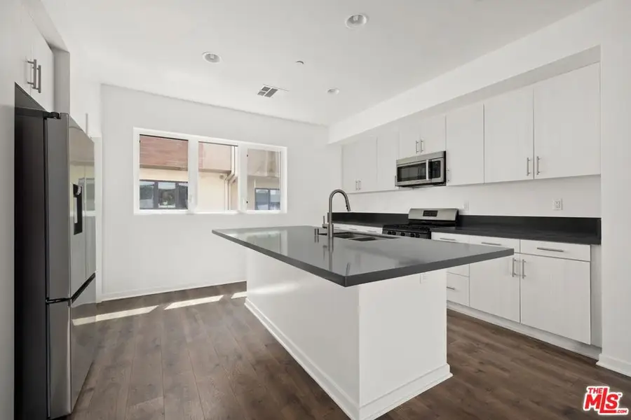 2930 Rowena Avenue #2, Los Angeles, CA 90039 - #3