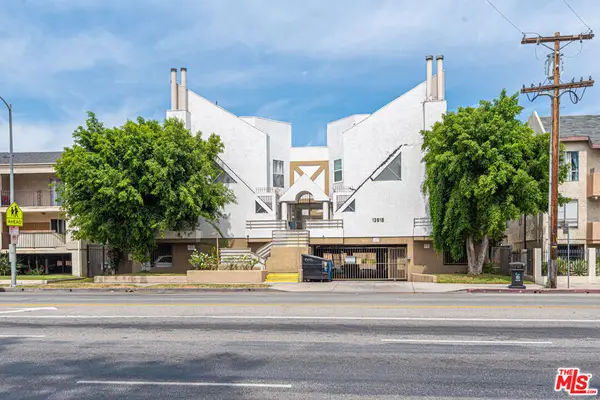 13915 Sherman Way, Van Nuys, CA 91405