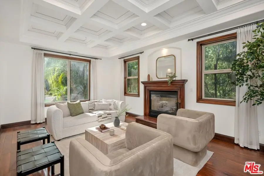 5018 Woodley Avenue, Encino, CA 91436 - #3