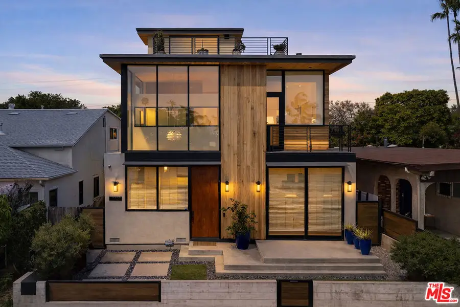 2325 Cloy Avenue, Venice, CA 90291 - #2