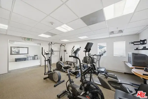 956 S Wilton Place #203, Los Angeles, CA 90019
