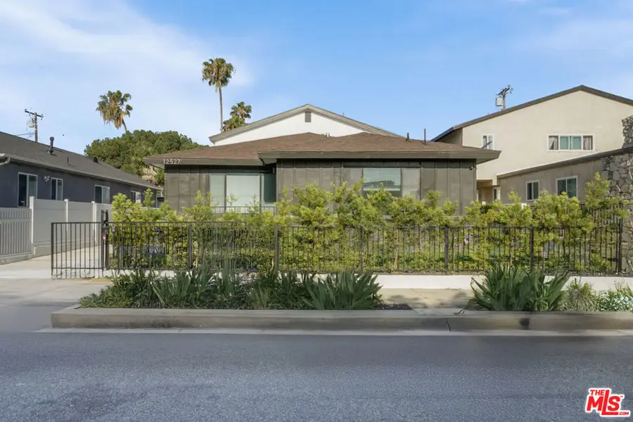 12527 Cranbrook Avenue, Hawthorne, CA 90250 - #2