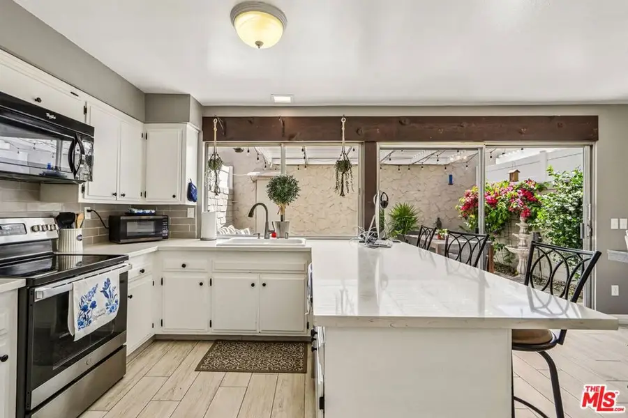 24249 La Glorita Circle, Newhall, CA 91321 - #3