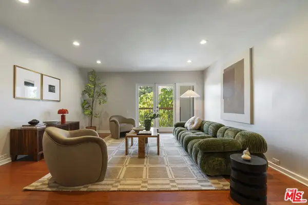 330 S Barrington Avenue #201, Los Angeles, CA 90049