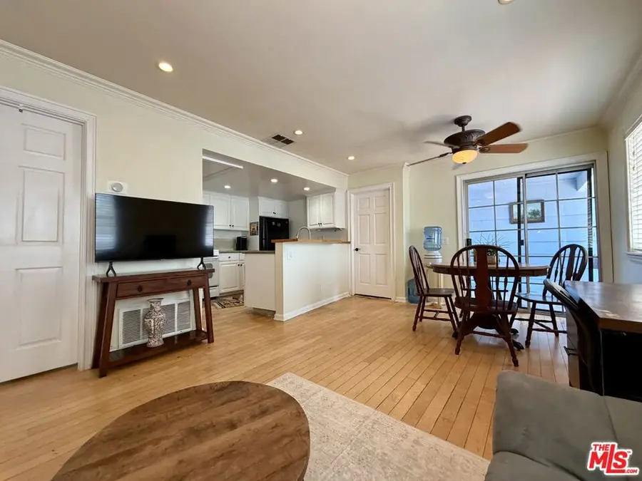 7025 Glade Avenue #5, Canoga Park, CA 91303 - #3