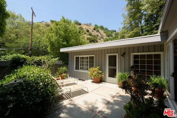 1833 Courtney Avenue, Los Angeles, CA 90046